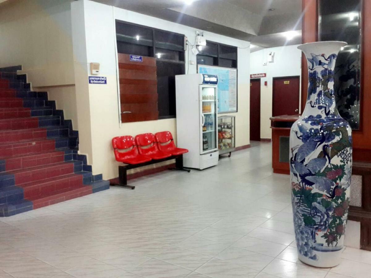 Thairungruang Hotel Surat Thani Exterior foto